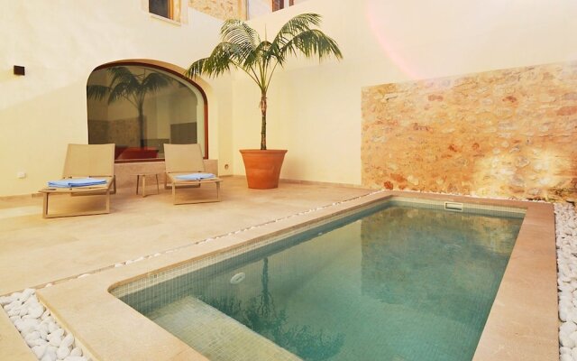 Top Quality Modern Town House in Petra With Private Pool