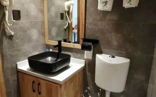 Kending Aiqinghai Hostel
