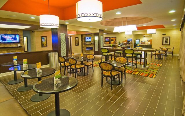 Holiday Inn Express Hotel & Suites Fulton by IHG