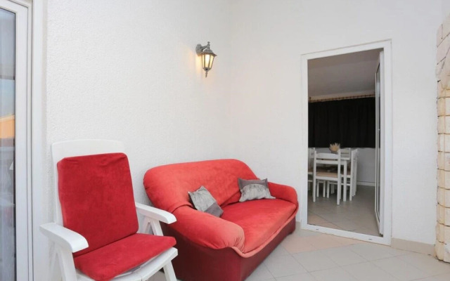 Lias 2 - With Restaurant - A12