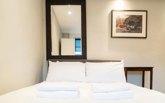 Queen St: Superb Penthouse Flat W/roof Terrace