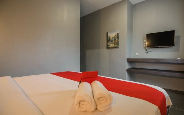RedDoorz Plus near Maimun Palace 2 Medan