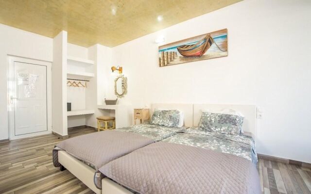 Lisabeth Studio Apartments