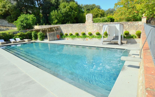 Sprawling Mansion in Tuscany With Swimming Pool