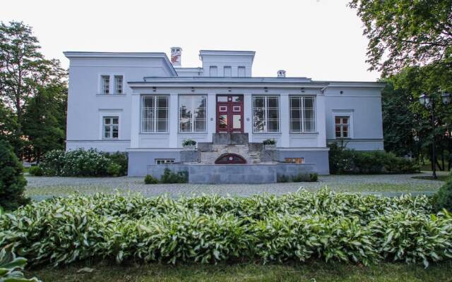 Saka Manor
