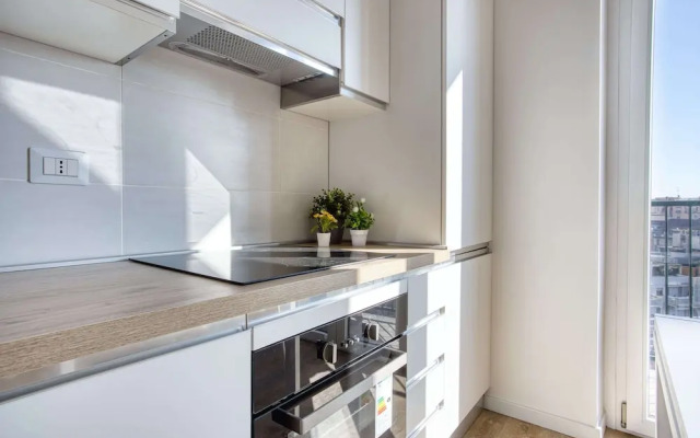Bright flat near Lambretta Park