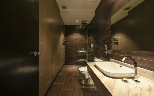 1825 Gallery Hotel