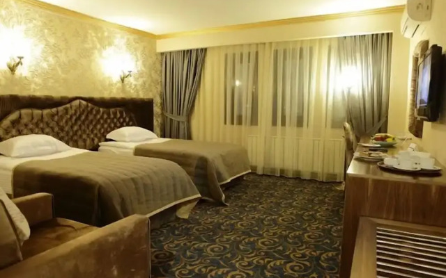 Sarr Tac Mahal Hotel