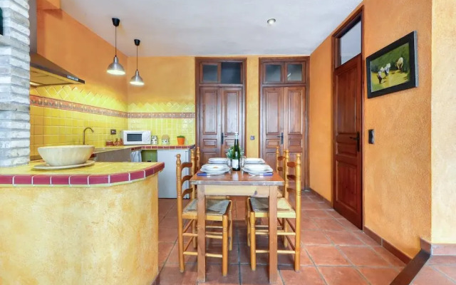 Spacious Apartment With Terrace