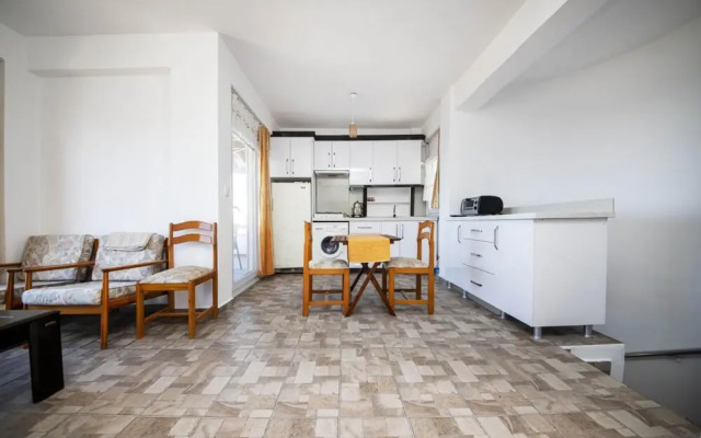 Peaceful House With Private Beach in Gumusluk