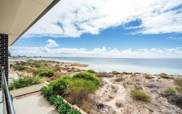 La Bella Vita-beachfront Living - Lift - Sunset Views