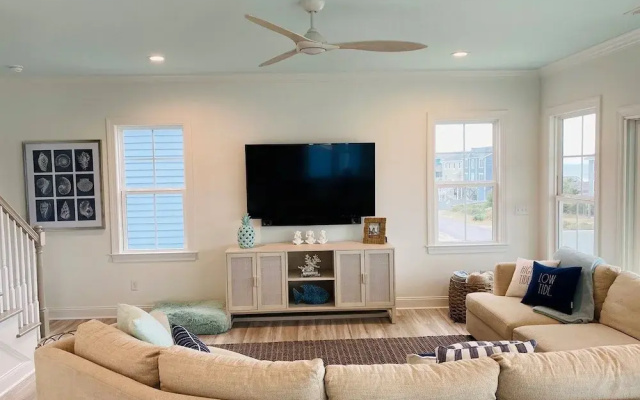 1030 Ocean 5 Bedroom Home by RedAwning