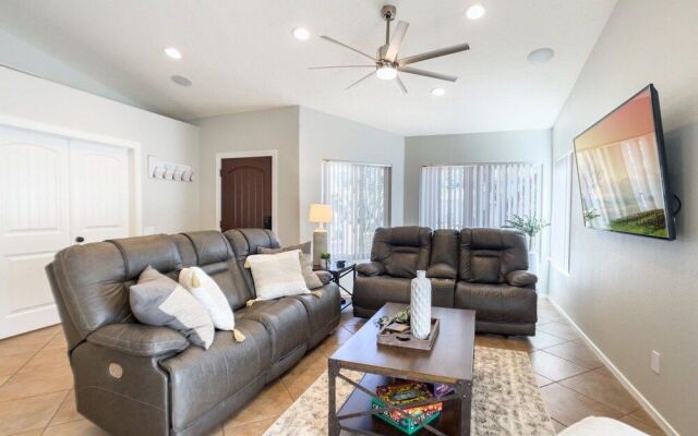 Chandler Earhart 4 Bedroom Home by RedAwning