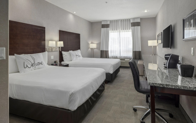Home Inn and Suites Regina Airport