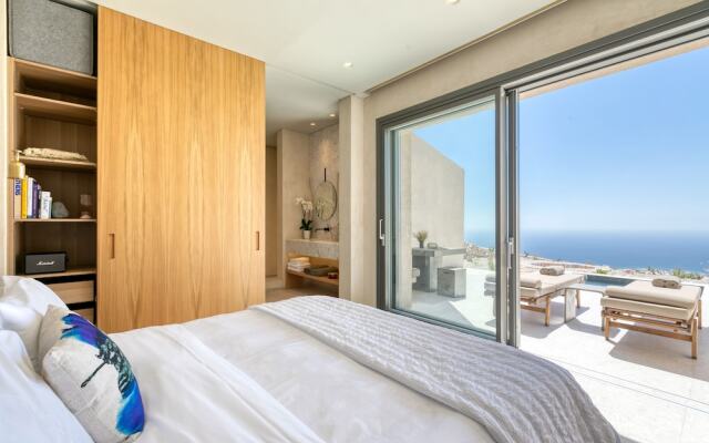 Santorini Sky, Luxury Resort
