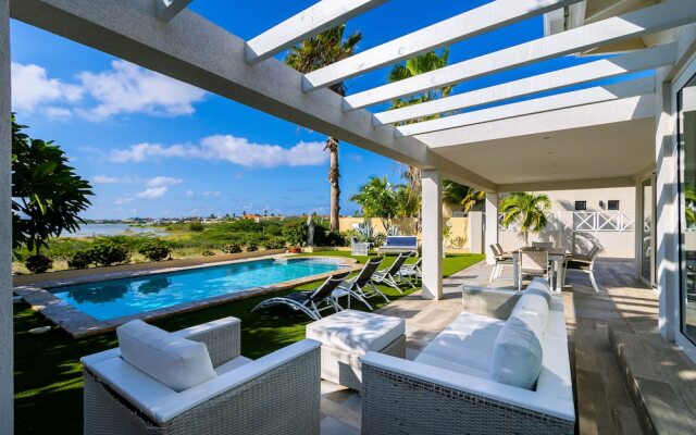 Ocean View! Fully Renovated Villa, Private Pool!