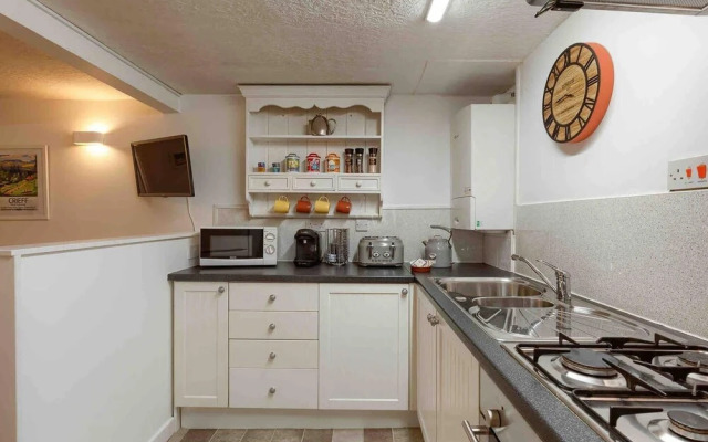 Ground Floor Apartment W/large Enclosed Garden