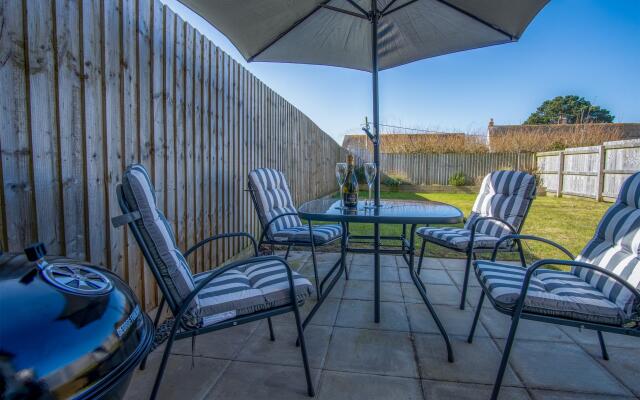 Johnnys Cove - 2 Bedroom Holiday Home - New Hedges