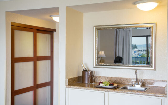 The Marina Inn on San Francisco Bay