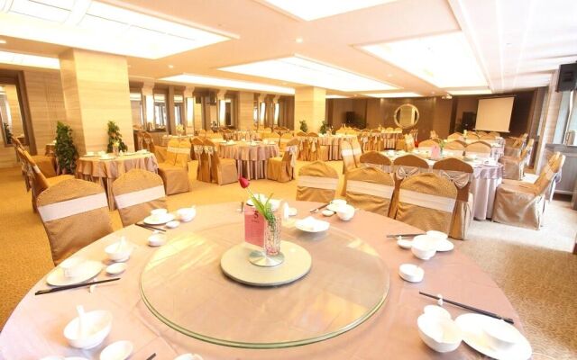 Phoenix Jinghua Hotel