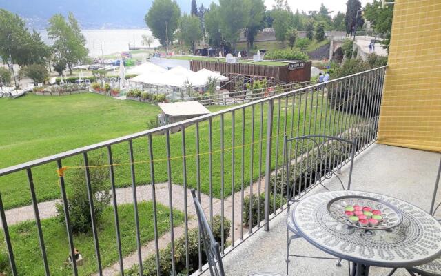 Campione Giulia Exclusive Lakefront apartment by Gardadomusmea