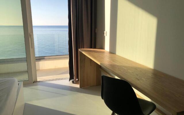 Kuro Beach House