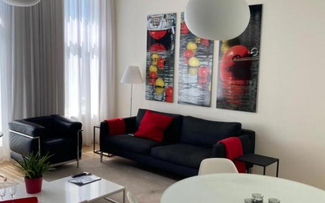 Luxury Center Apartment