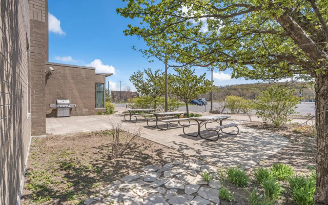 Residence & Conference Centre - Niagara-on-the-Lake