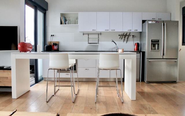 Stunning Duplex Near the Sea