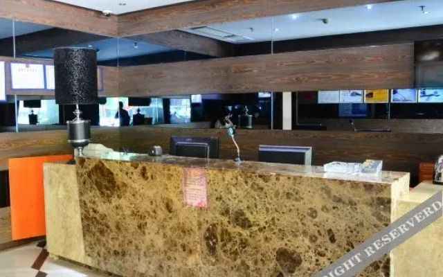 Xinjiang Inn Business Hotel