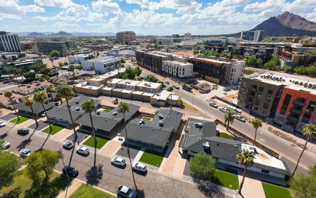 Colt-in Old Town-walk To Entertainment District