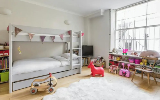 Sussex Gardens III by Onefinestay
