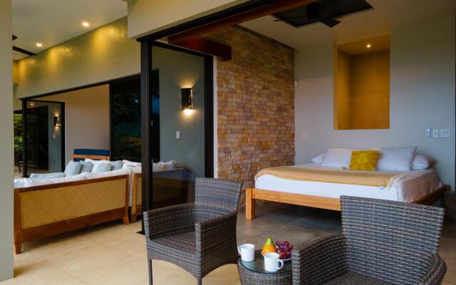 Luxe 4 Bdrm Villa w Epic Oceanview Infinity Pool