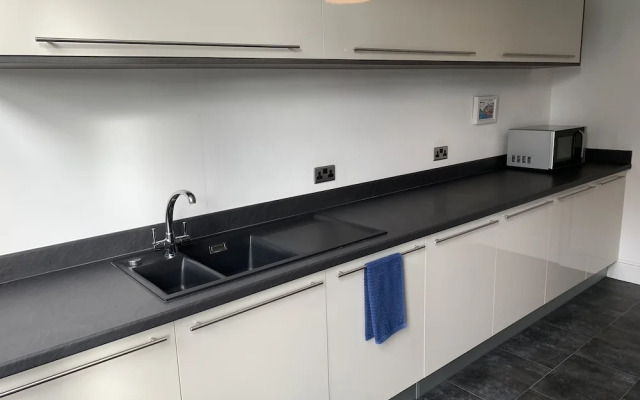 Stylish 3 Bed Apartment in Bristol