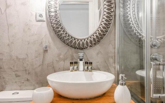 Lux studio 11 with yard in the heart of Athens