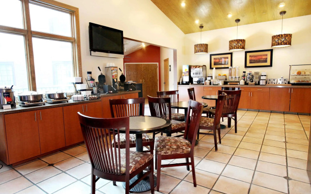 Best Western Plus Cottontree Inn