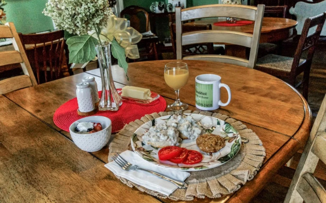 Dickinson Room by Main Street Bed & Breakfast