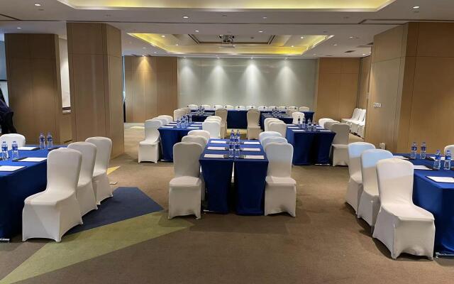 Holiday Inn Express Shanghai Zhenping by IHG