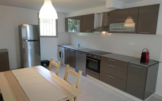 Appart indépendant dans propriété 4000 m2 Luberon