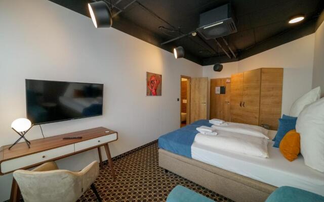 CHORS like a hotel - 1st World NFT Block & Art Capsule Hostel MetaCHORS