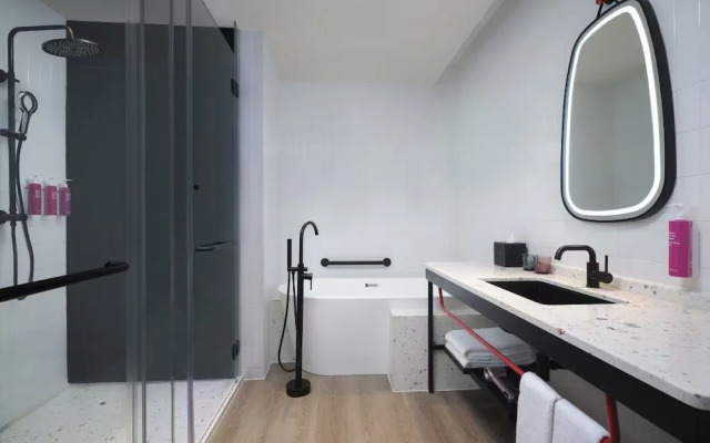 Moxy Ningbo Old Bund