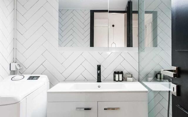 Black & White Studio Lycabettus Hill