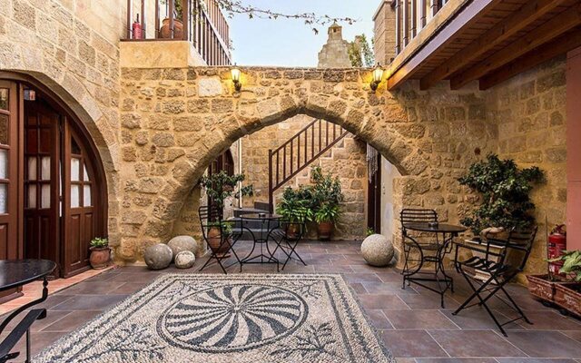 Camelot Traditional & Classic Hotel