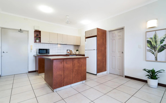 Huge CBD Top Floor Apartment with Breath Taking Views!