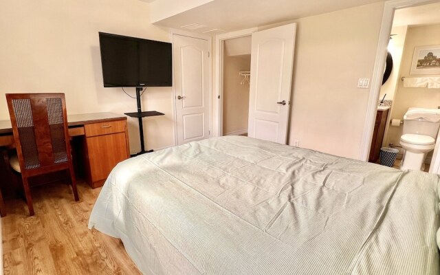 Cozy Home in Richmond Hill with Free Parking