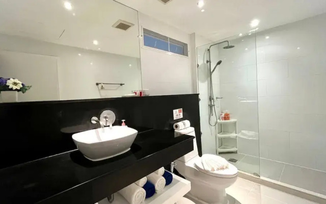 B12a Pool Access Partial Seaview 2brs 1bath Karon