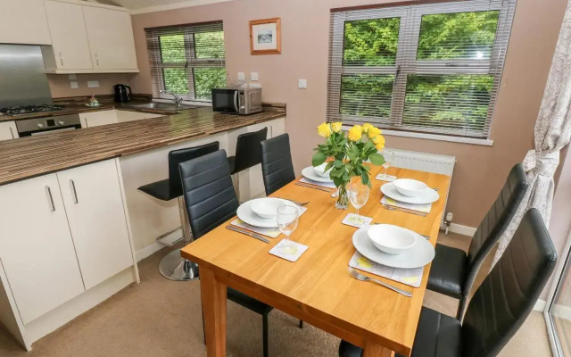 1 Hornbeam Lodge
