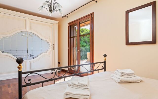 Peaceful Holiday Home in Punta Milocca With Private Pool