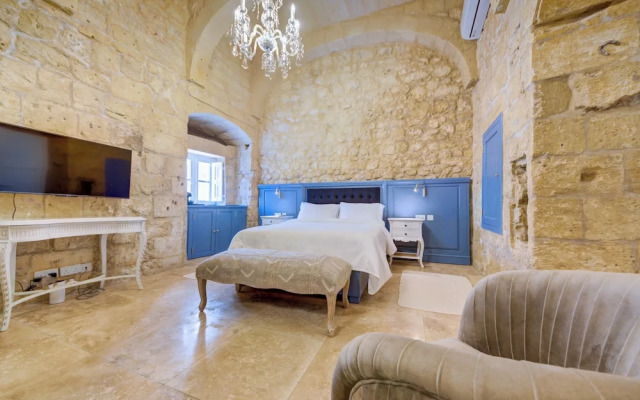 Room-ta Karmenu - An 800 Year old Modern
