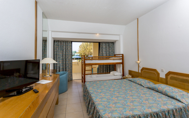 Blue Sea Holiday Village - Image 5